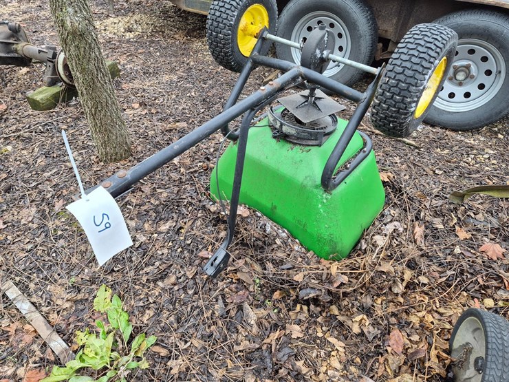 john-deere-pull-type-spreader-image-1