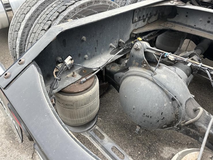 2018-volvo-10-image-38