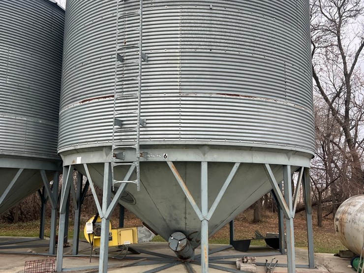 lot-21.-cenex-hopper-bin,-micada-bottom,-includes-golden-air-single-phase-bin-fan-image-4