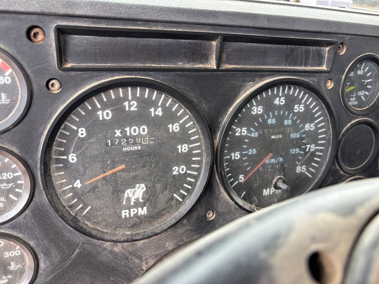 2000-mack-ch600-image-16