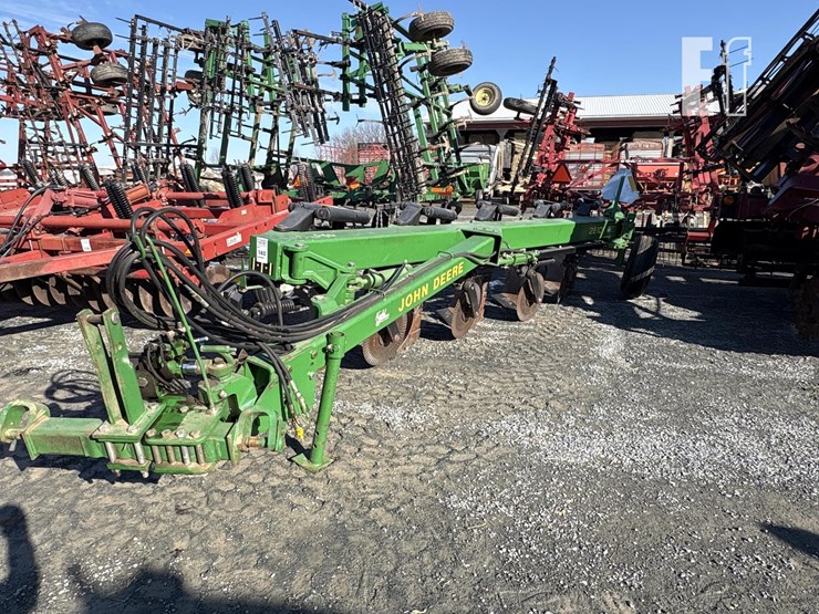 john-deere-2810-image-2