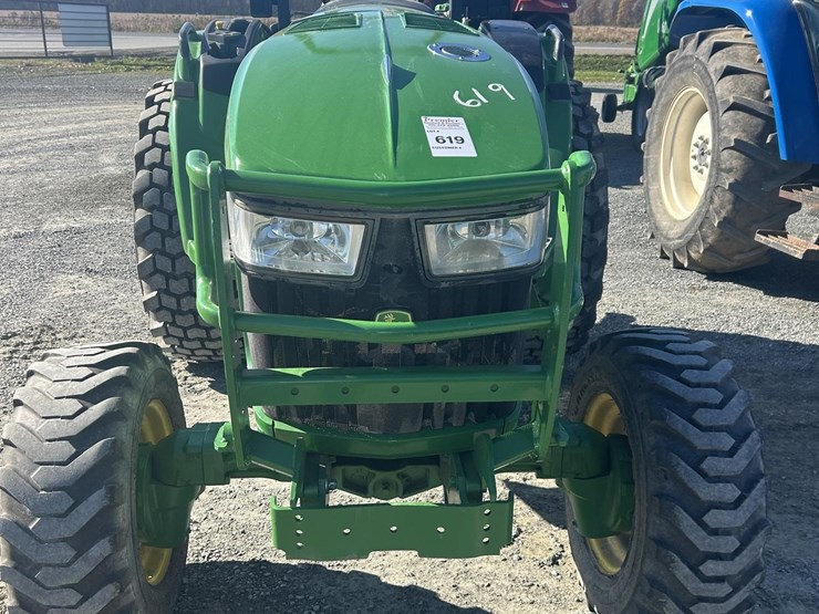 2015-john-deere-4044m-image-11