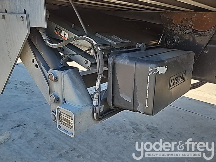 2018-peterbilt-337-image-30