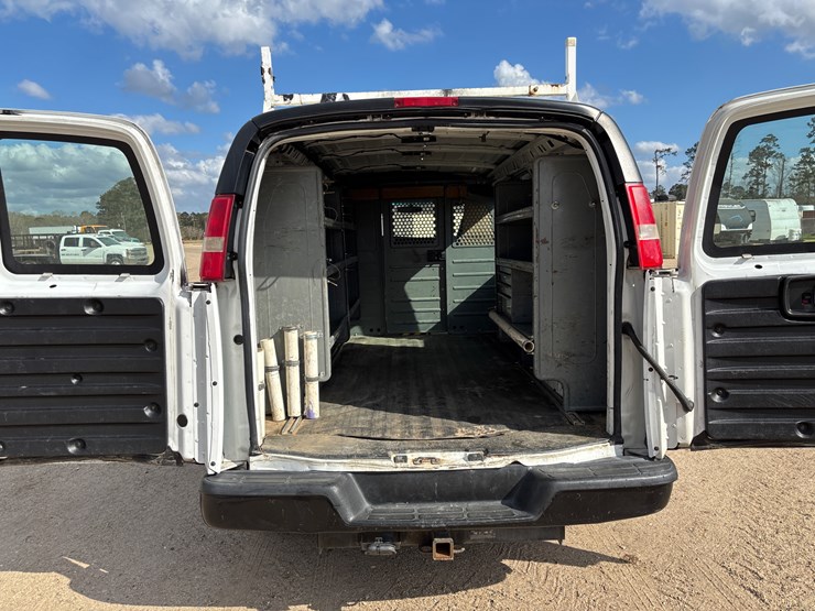 2016-gmc-3500-image-8