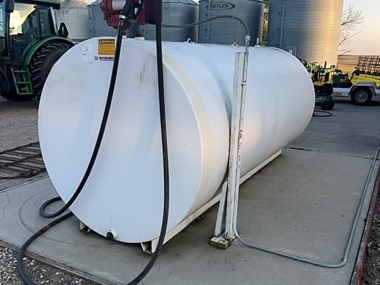 2000-gallon-fuel-tank-with-fill-rite-heavy-duty-high-output-pump-image-1