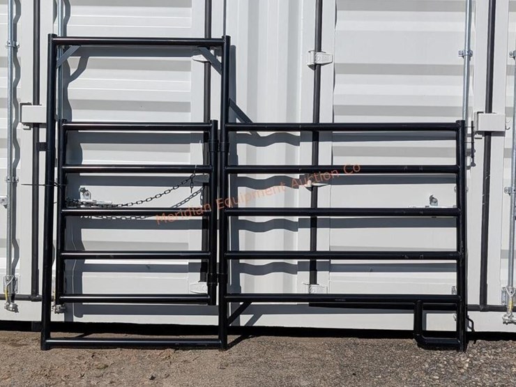 10'-hd-panel-w/-ride-through-gate-image-1