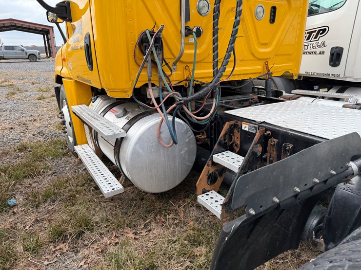 #40954-•-2016-freightliner-t/a-daycab-truck-tractor-3akjgedv4gsgw5933-image-24