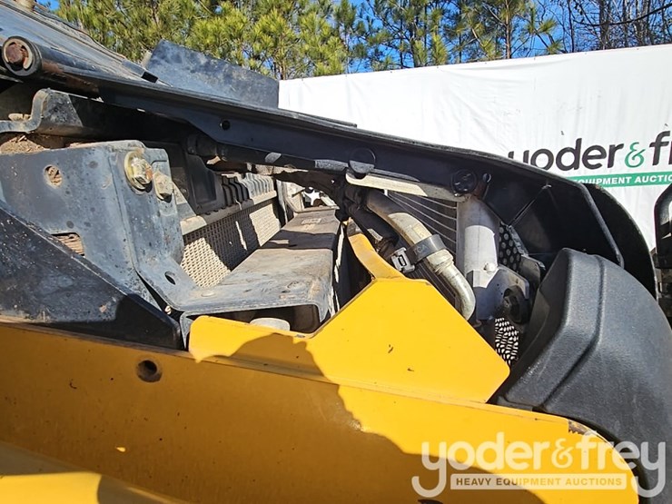 2017-caterpillar-415f2-il-image-24