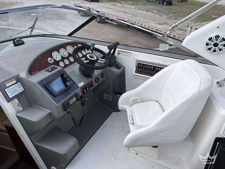 2007-regal-30-express-cruiser-boat-with-t/a-trailer-image-31