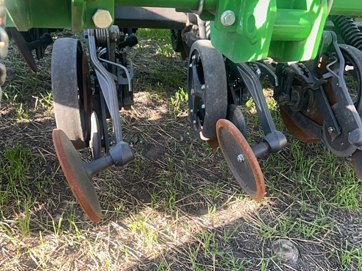 2018-john-deere-1910-image-140