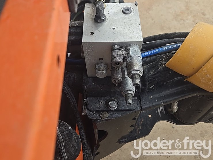2015-jlg-600s-image-21