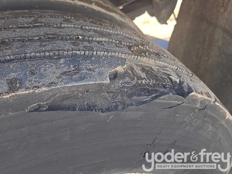 2009-peterbilt-335-image-12