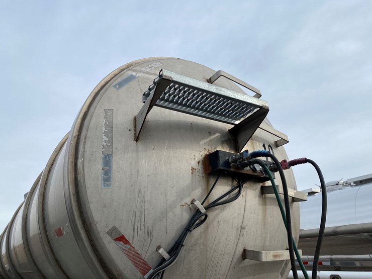 #500-•-2012-northern-8,500-gallon-semi-manure-tanker-(has-wi-title)-(waupun,-wi)-image-52