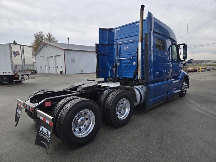 #2225-•-2024-volvo-vnl-sleeper-cab-semi-truck-tractor-image-5