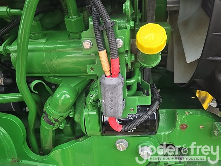 2020-john-deere-5075e-image-44