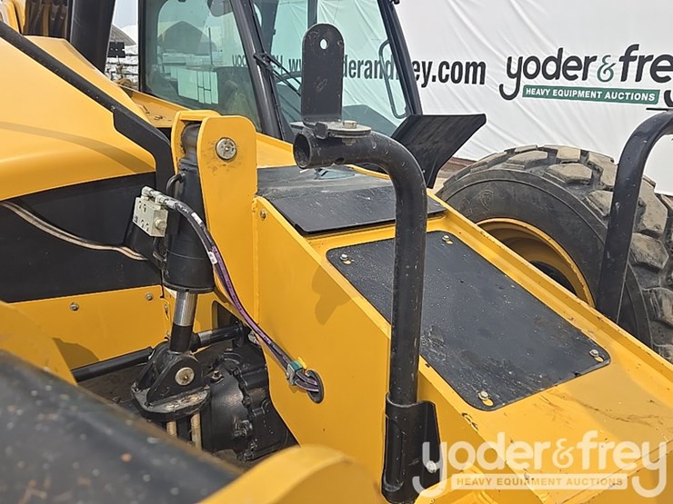 2018-caterpillar-tl1055d-image-72