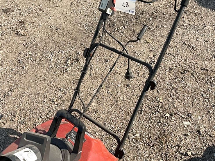 electric-snowblower-image-11