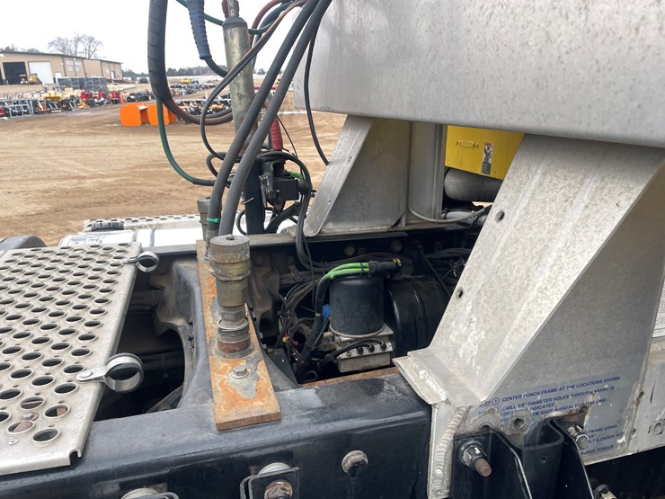 2019-kenworth-t880-image-28