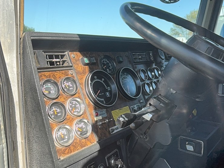 1990-kenworth-t600-image-153