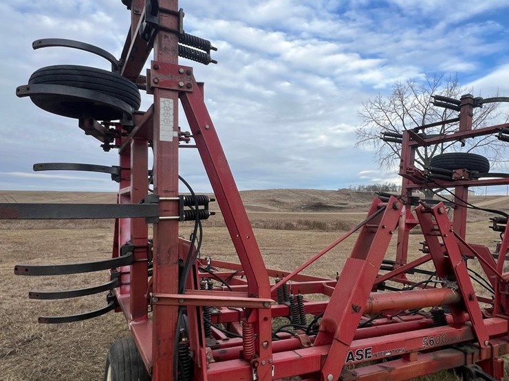 case-ih-5600-image-20