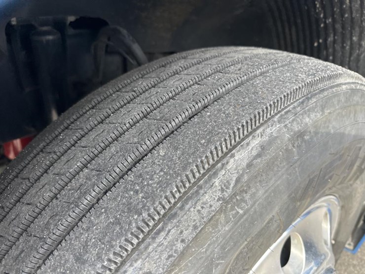 2019-volvo-10-image-55