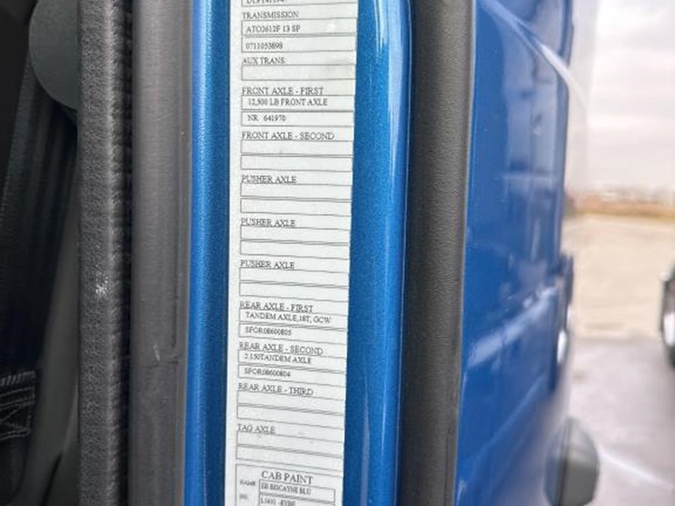 #2225-•-2024-volvo-vnl-sleeper-cab-semi-truck-tractor-image-68