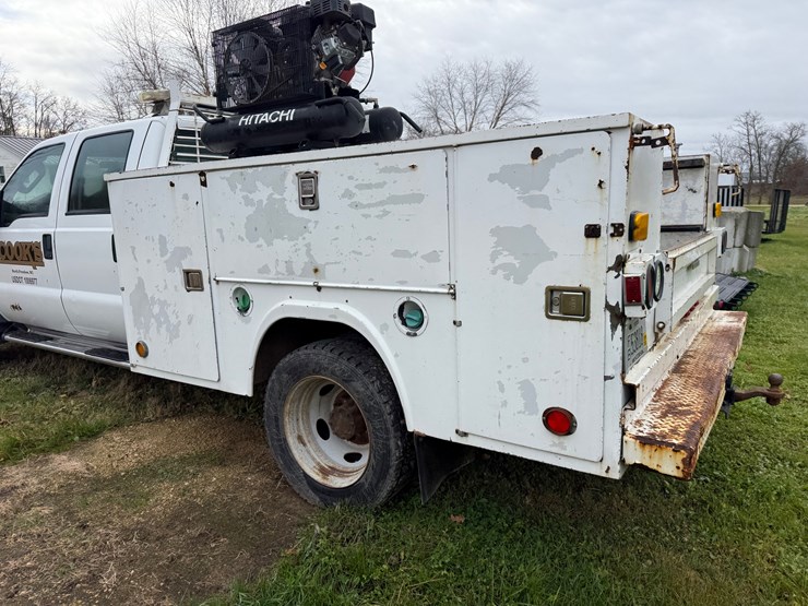 2009-ford-f550-image-11