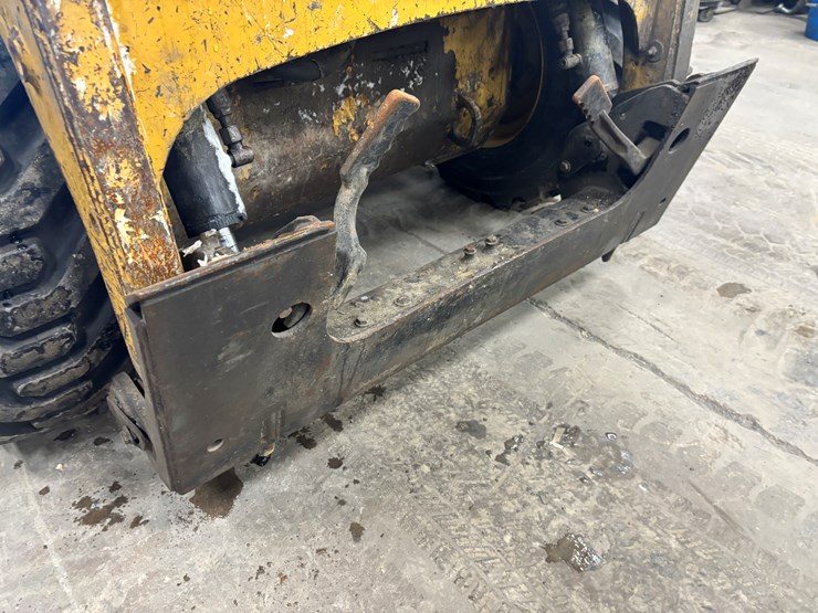 2013-caterpillar-226b3-image-34