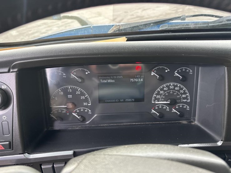 2020-volvo-10-image-44