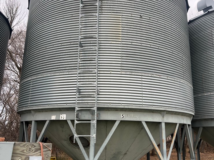 lot-22.-cenex-hopper-bin,-micada-bottom,-includes-golden-aire-single-phase-bin-fan-image-4