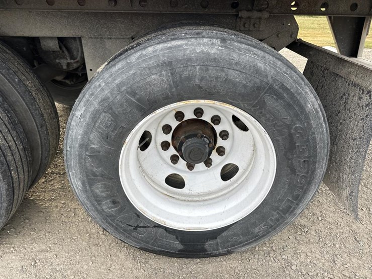 2016-utility-53'-image-27