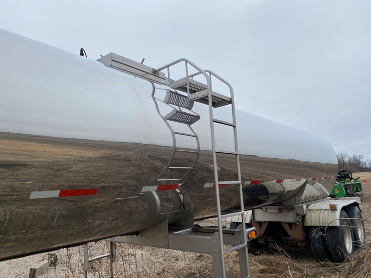 #540-•-2003-st+e-fab-insulated-6,200-gallon-tanker-trailer-(wi-title-in-delay)-(watertown,-wi)-image-28