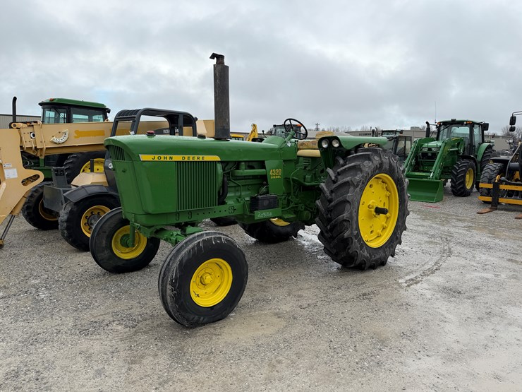 1972-john-deere-4320-image-1