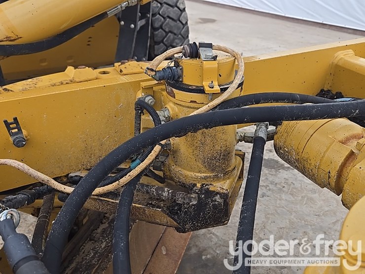 2015-caterpillar-12m3-image-32