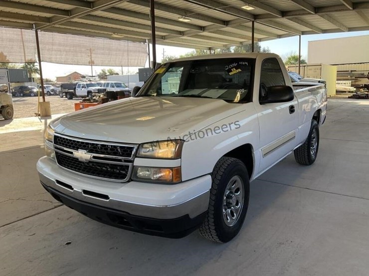 2006-chevrolet-silverado-1500-image-4