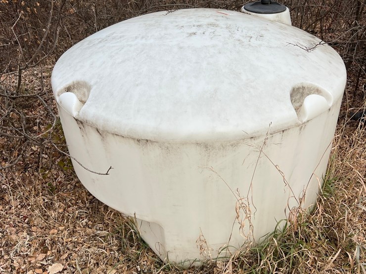 lot-43.-450-gallon-poly-tank-designed-for-back-of-pickup-image-7