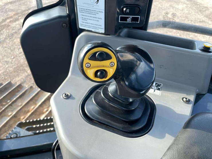 2022-komatsu-d51pxi-image-26