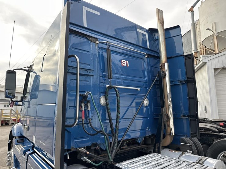 2019-volvo-10-image-12