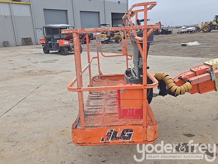 2015-jlg-600s-image-56