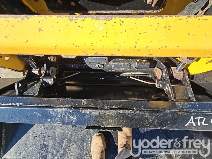 2021-caterpillar-226d3-image-18