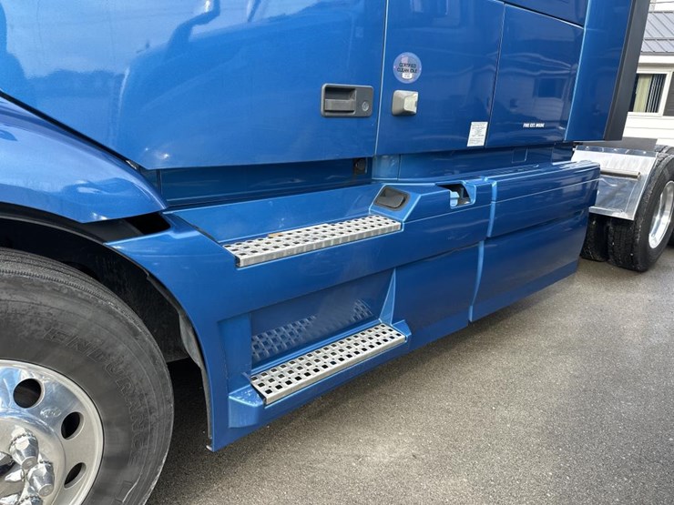 2020-volvo-10-image-11