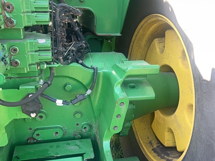2016-john-deere-9520r-image-32