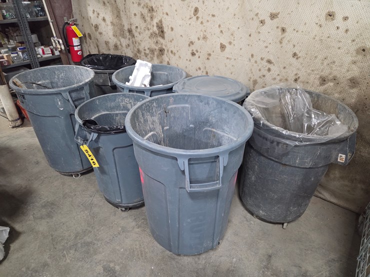 #5416-•-(8)-brute-trash-cans-w/-(5)-dollies-image-1