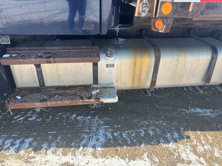 #2294-•-2013-freightliner-m2-flatbed-truck-image-13