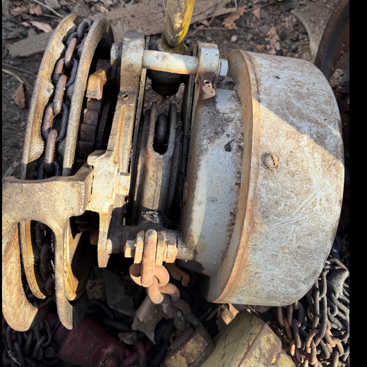 #40 • Wright 2 ton chain hoist