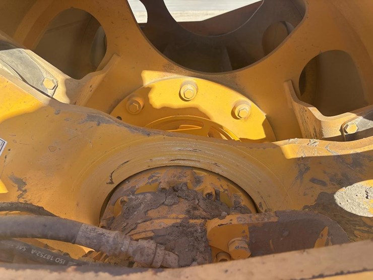 2013-volvo-dd110b-image-29