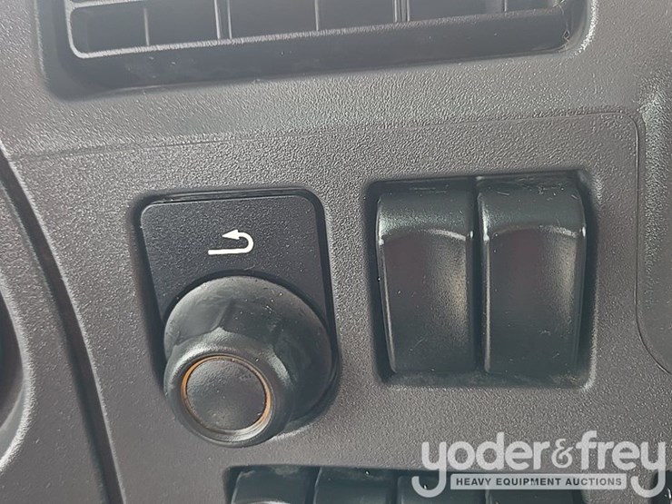 2019-peterbilt-579-image-92