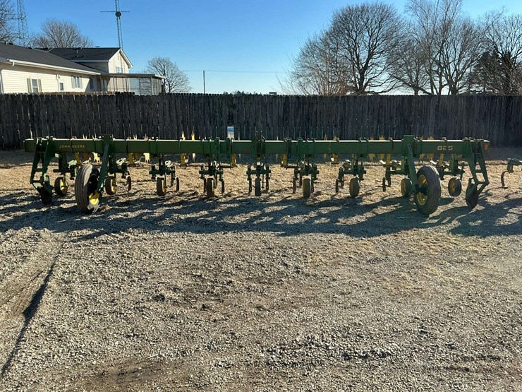 john-deere-825-image-2