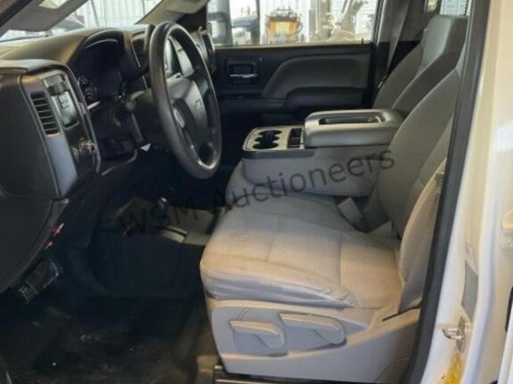 2015-chevrolet-silverado-3500-image-21