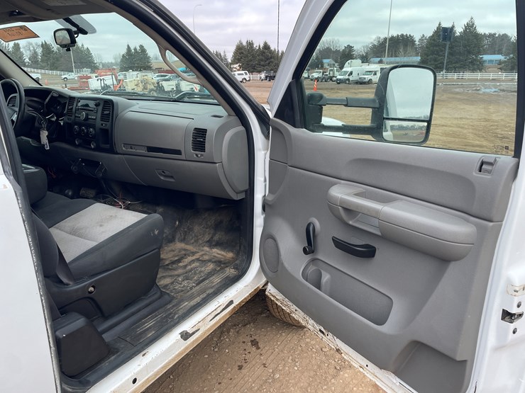 2008-gmc-3500-image-46